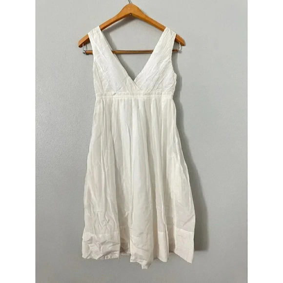 Womens Gap Tiered Sleeveless Pleated Dress Cream Size 0 NWT - Picture 2 of 2